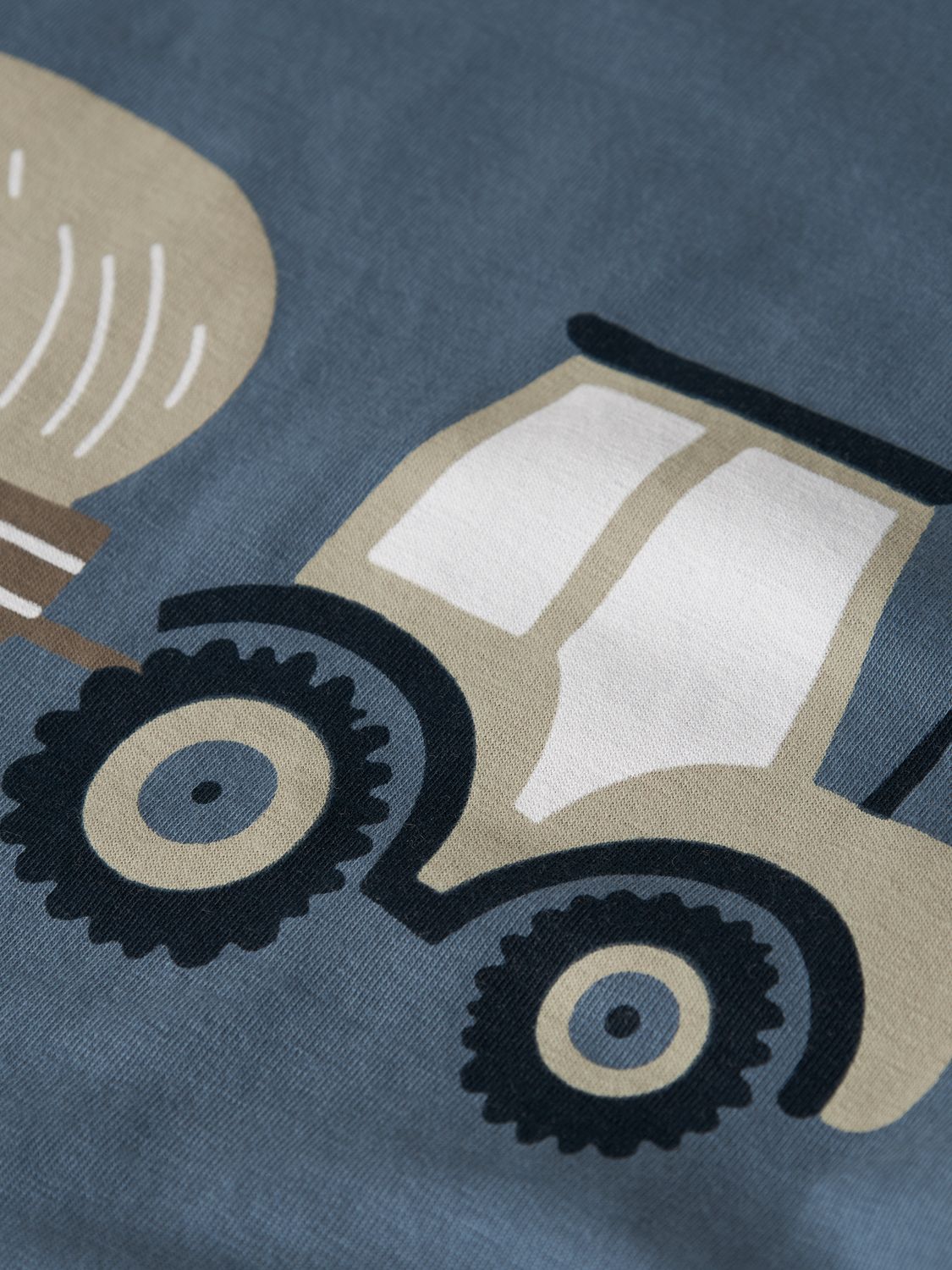 model_shot-front_full